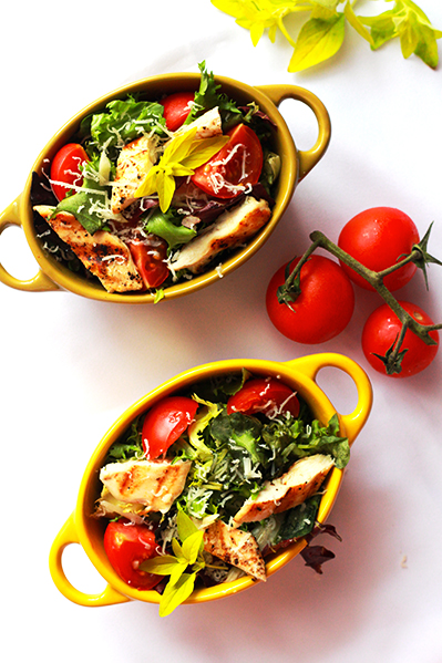 Sałatka z kurczakiem i orzechami