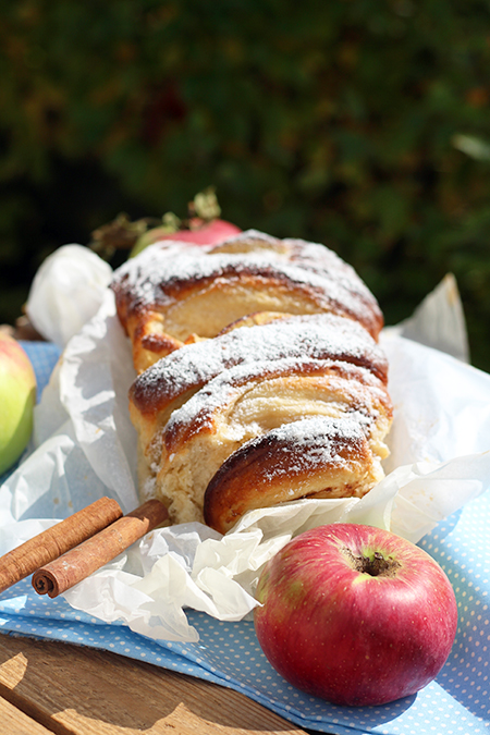 Chlebek odrywany z jabłkami