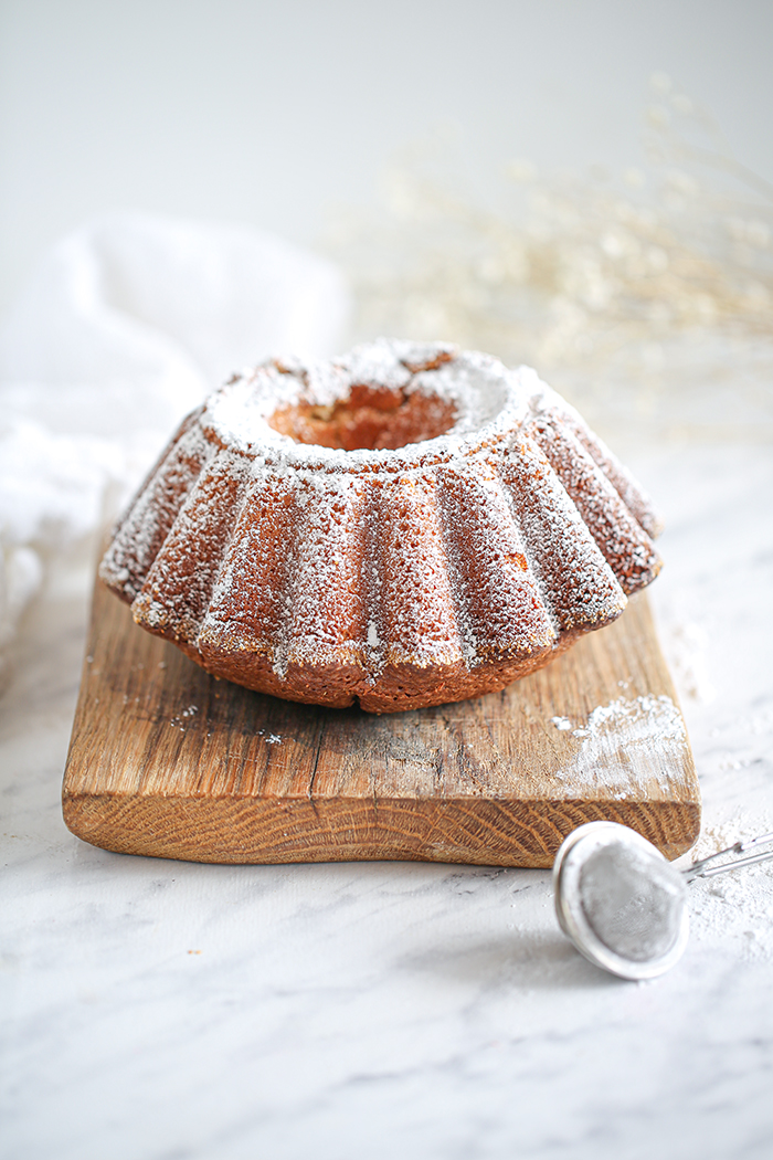 Babka migdałowa z białą czekoladą przepis